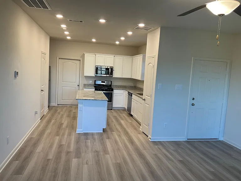 327 Stone Ct — Photo 6