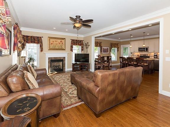 2nd image of 100 Bornwood Dr