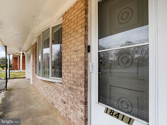 4th image of 18411 Woodside Dr