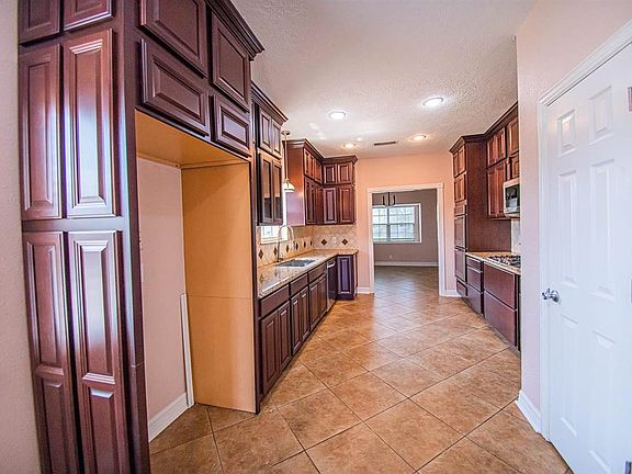 4th image of 607 S 5th St #1/2