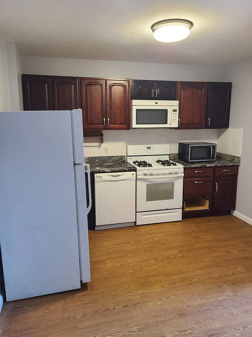 424 Atwood Street — Photo 3