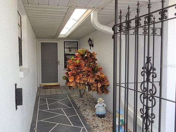 3rd image of 1626 Woodmar Dr