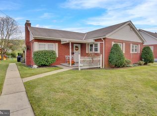 366 E Locust St, Fleetwood, PA 19522