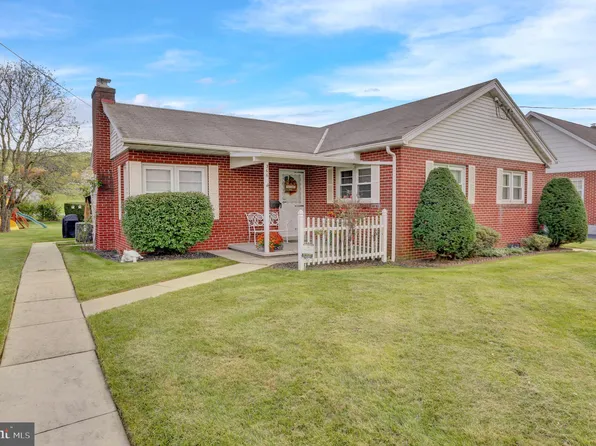 366 E Locust St, Fleetwood, PA 19522