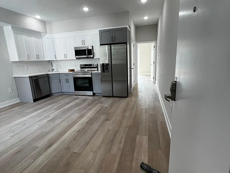 719 N 35th St #6 — Photo 3
