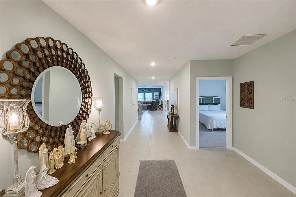 4 bed, 2.0 bath, 1848 sqft, $2,400 — Photo 3
