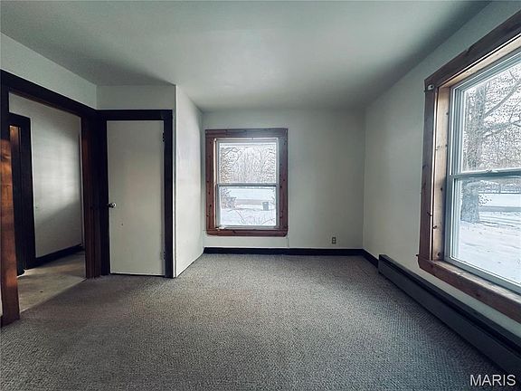 3rd image of 431 W Eldon St