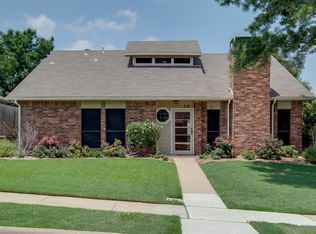 319 Creekmeadow Ln, Lewisville, TX 75067