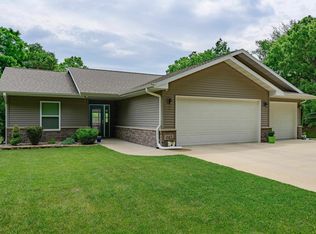 227 Valley St, Dubuque, IA 52003