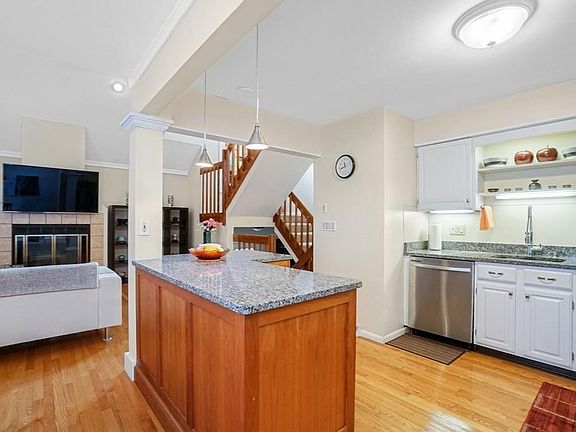 4th image of 175 Tall Oaks Dr Unit F