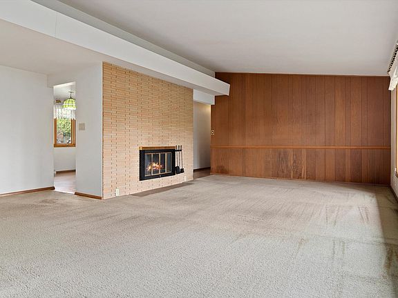 4th image of 1011 W Lincoln Ave