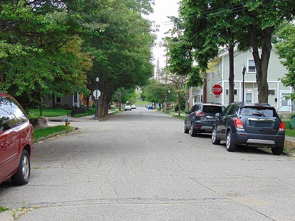 5th image of 208 Floral Ave