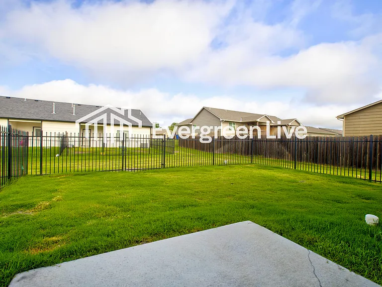 5247 N Cypress St — Photo 21