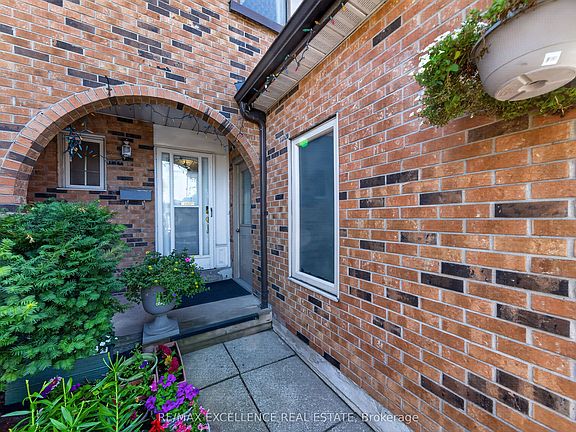 4th image of 91 Woolenscote Cir