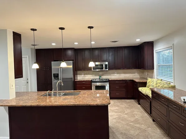 710 Morningside Dr, Englewood, FL 34223