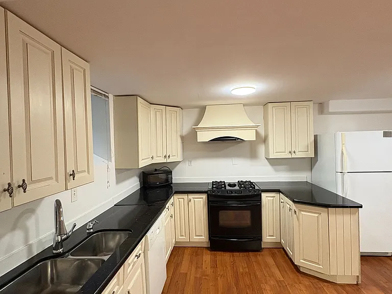 48 Londonderry Dr #BASEMENT — Photo 4