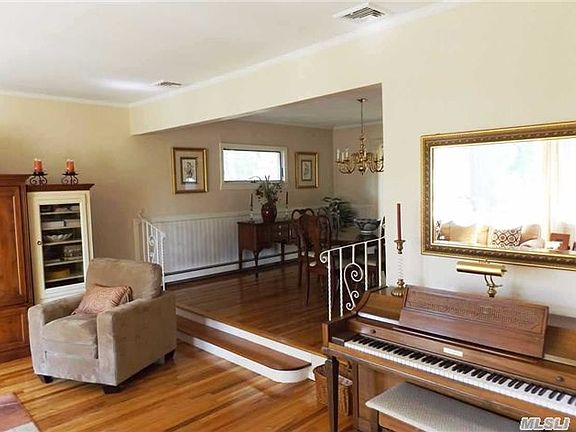 3rd image of 9 White Oak Dr