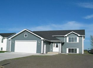 3815 Pendleton Dr, Grand Forks, ND 58201