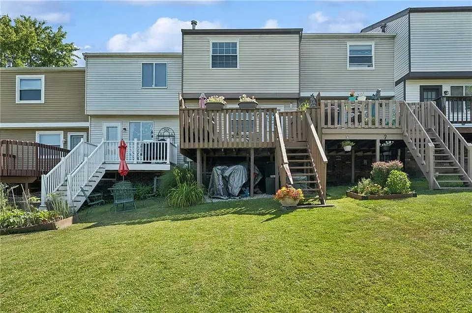 2 bed, 1.5 bath, 900 sqft, $1,800 — Photo 2