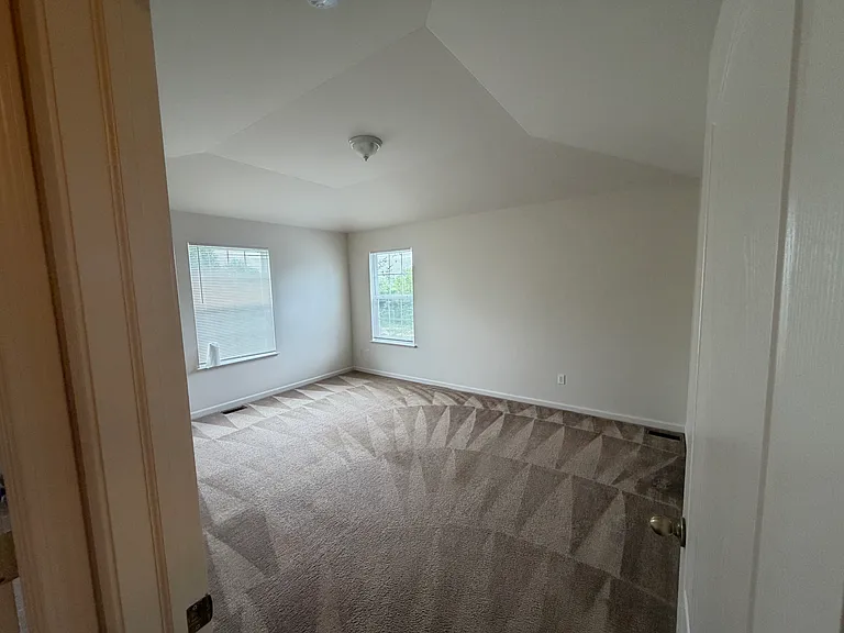 102 Riversedge Dr — Photo 16