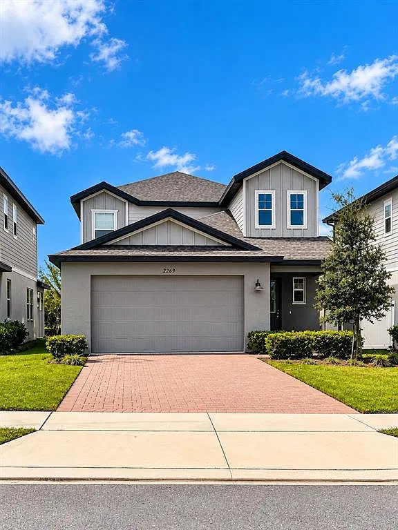 4 bed, 2.5 bath, 2256 sqft, $2,700 — Photo 1