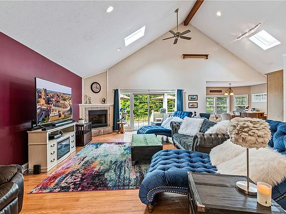 5th image of 1177 Meadow Woods Dr