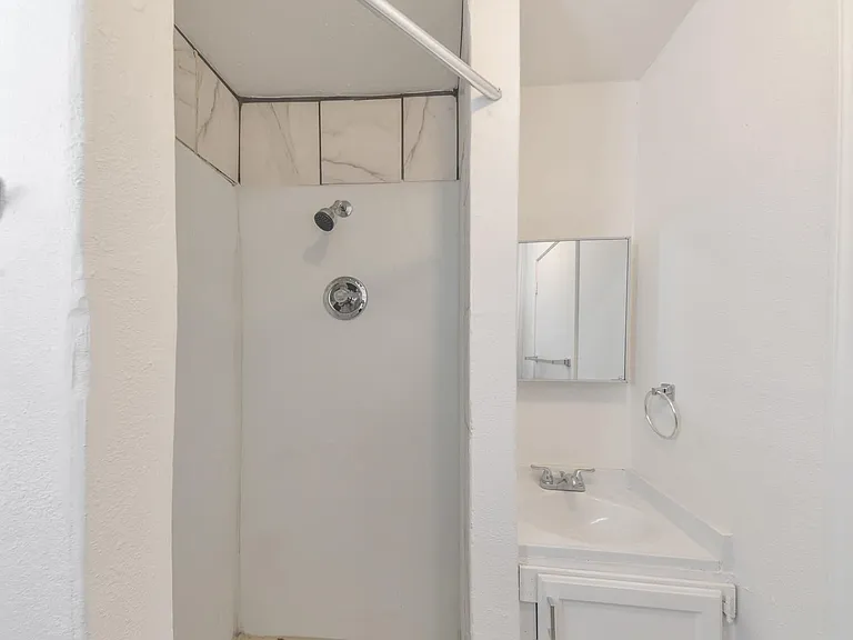 909 S 35th Ave #3 — Photo 3