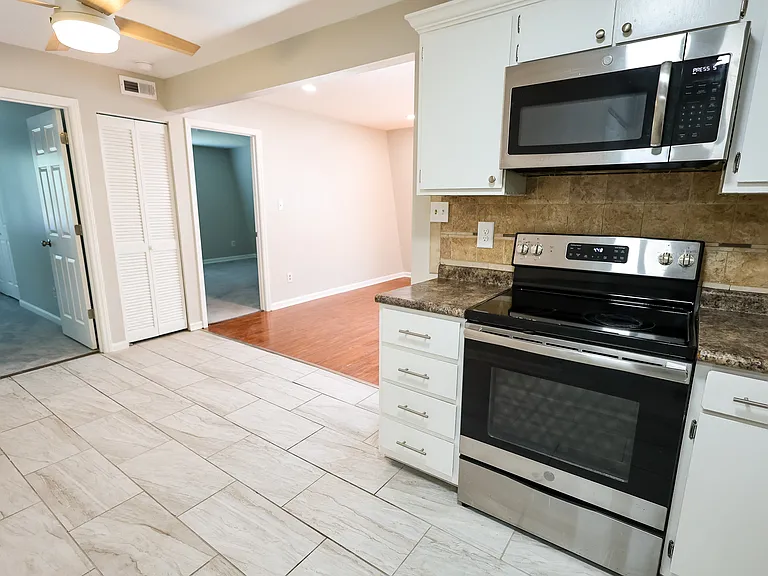 612 Germaine St #A — Photo 6