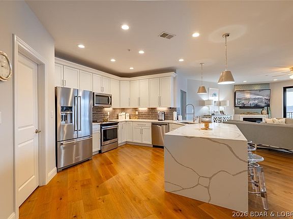 3rd image of 166 Captiva Dr #3E