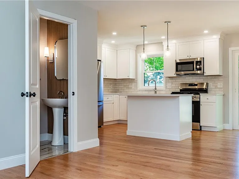81 Cadora Ave — Photo 4
