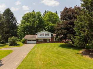 17 Lakeview Dr, West Middlesex, PA 16159