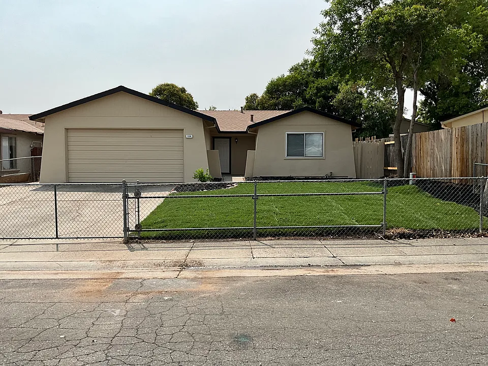 7326 Salazar Dr