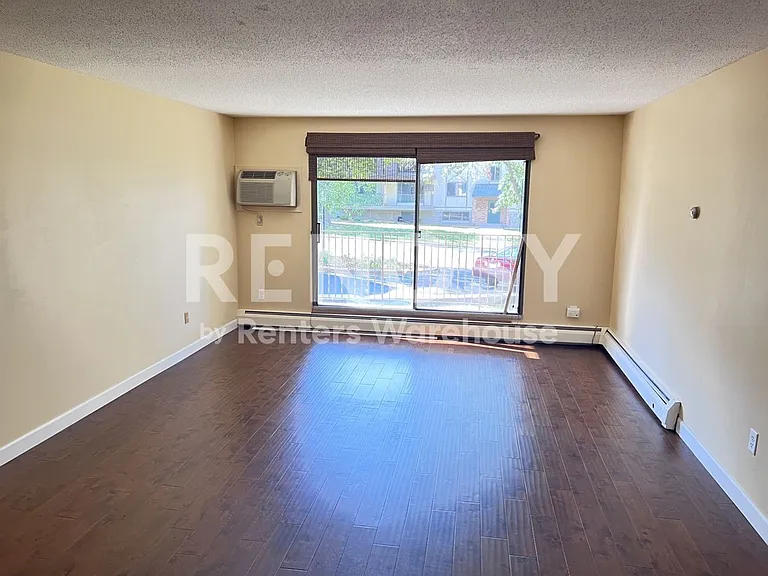 1304 W Medicine Lake Dr #118 — Photo 17