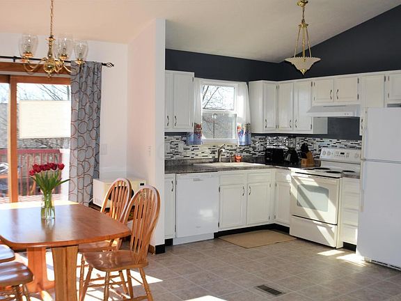 2nd image of 489 Courtland Ln