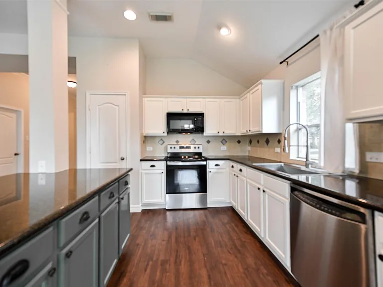 10947 Redstone Ct — Photo 16