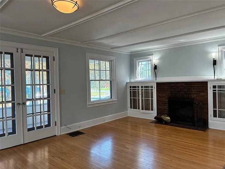 314 S Pleasant St — Photo 6