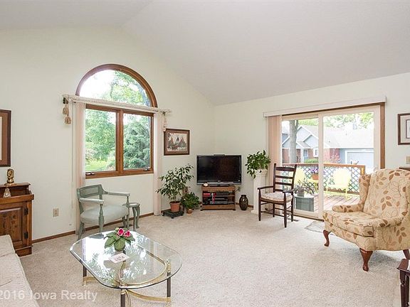 2nd image of 5920 Aspen Cir