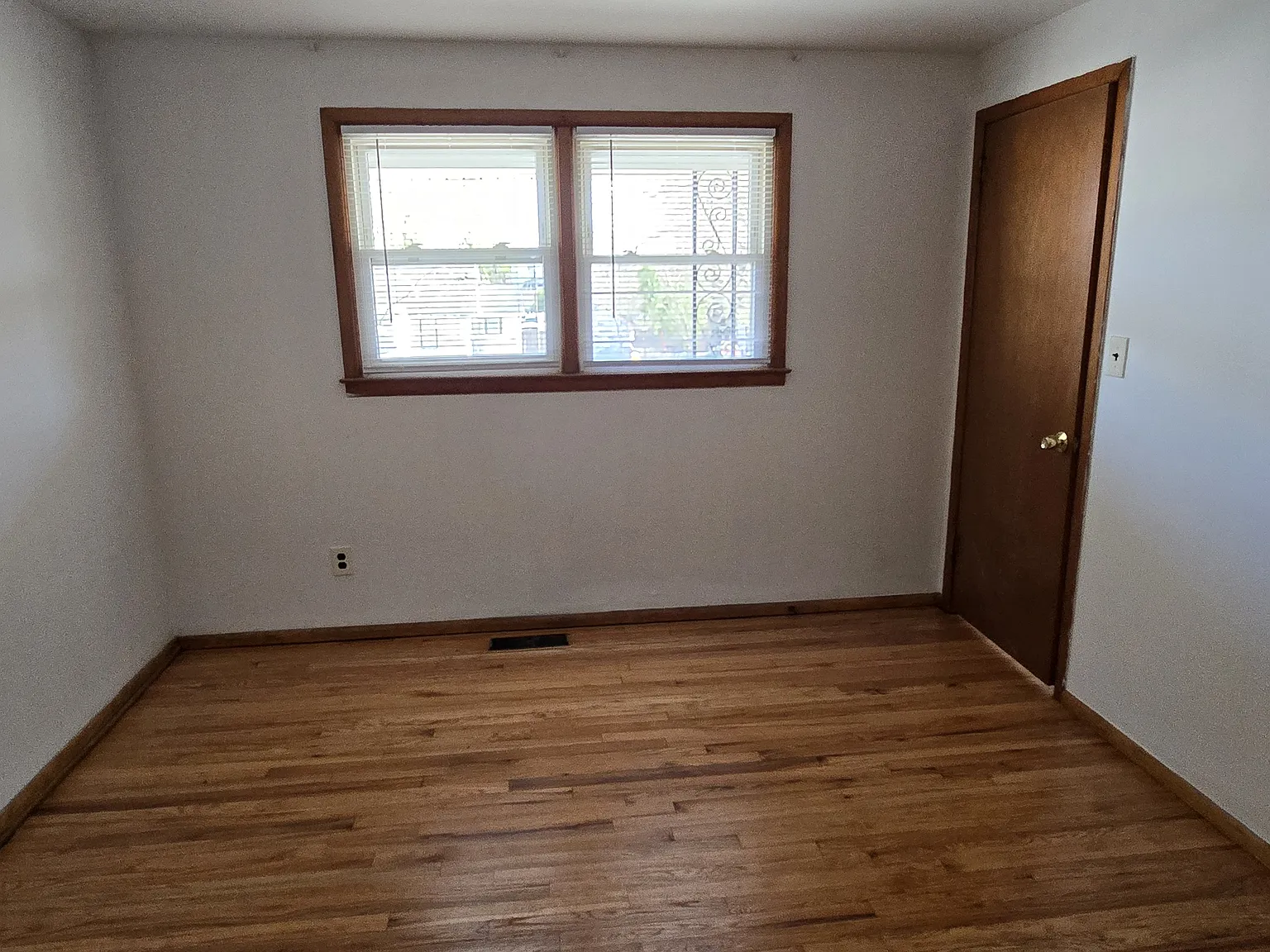 1 bed, 700 sqft, $1,300 — Photo 2