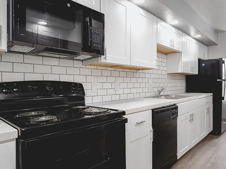 Aspen Place Apartments - June Rent FREE: Move-In by 6/15! — Photo 59