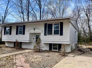 320 S Birchlane Dr, Carbondale, IL 62901