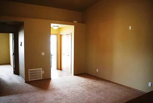 954 N Bluffwood Ln — Photo 5