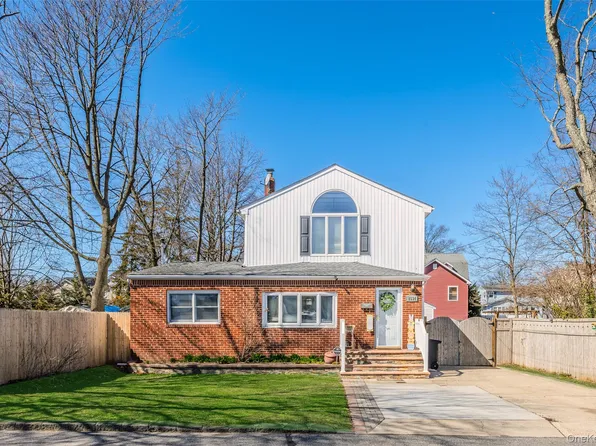 1534 12th Street, West Babylon, NY 11704