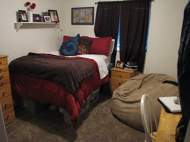 Private bedroom w/ full sized bed