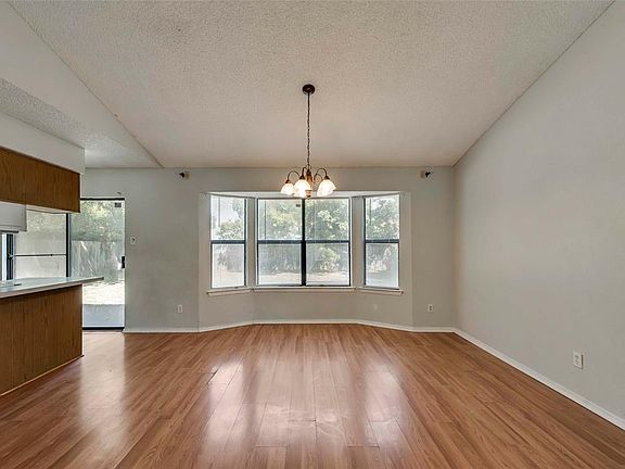 5th image of 1015 Barton Ave