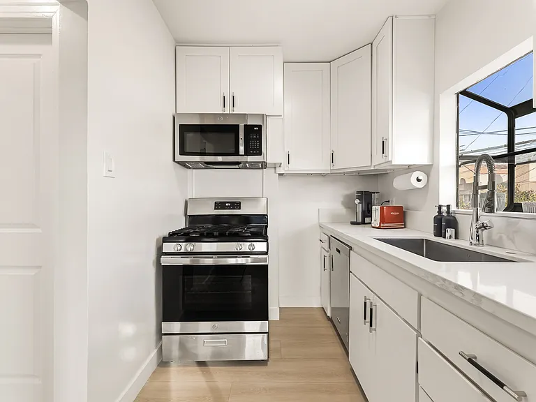 732 Redondo Ave #732 — Photo 9