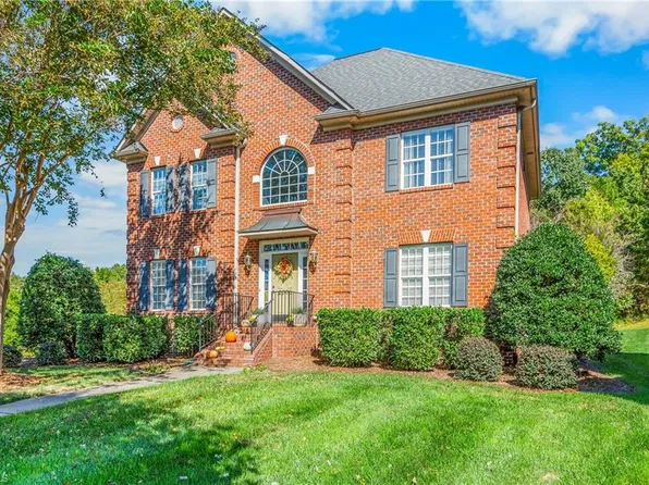 2008 E Pinehurst Ct, Clemmons, NC 27012