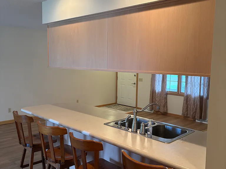 3120 Cascade Dr — Photo 2