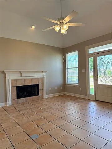 3245 Iowa Ave — Photo 5