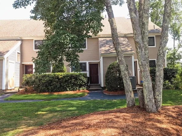 318 Sterling St Unit E2, West Boylston, MA 01583