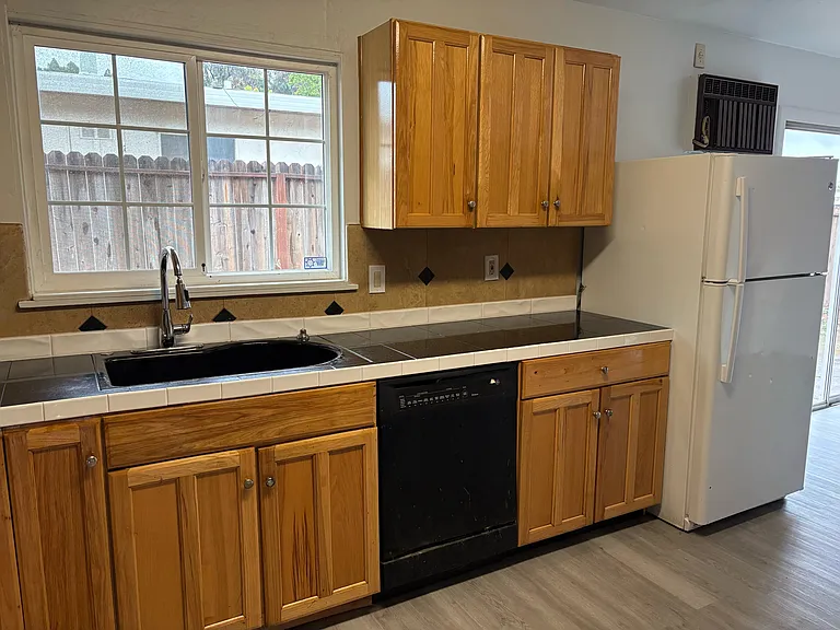 1202 Rollingwood Dr — Photo 3